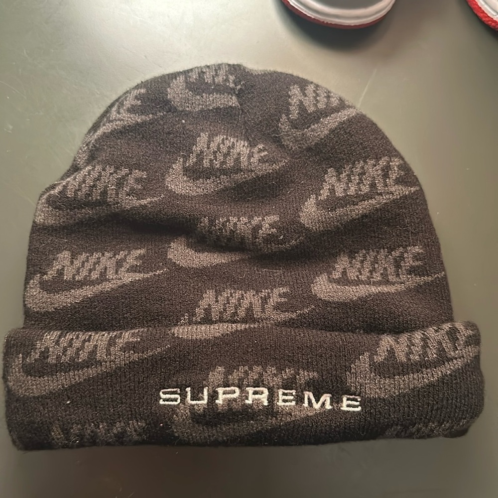 Beanie ￼ Nike x supreme